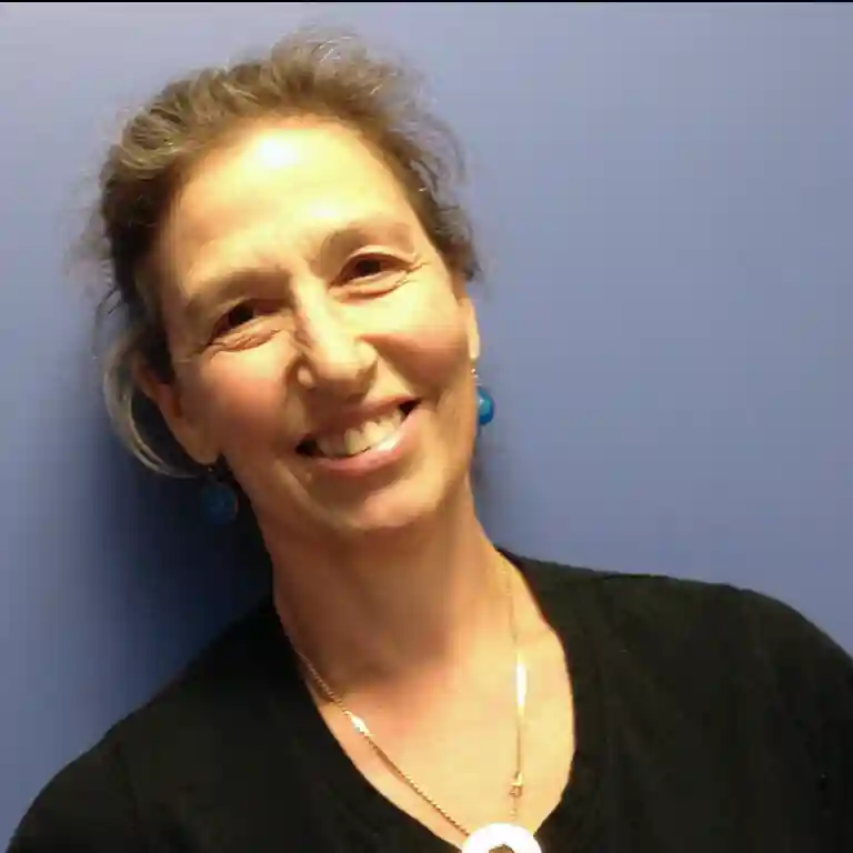 headshot of Julie Leavitt